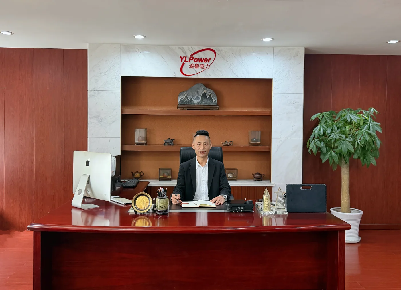 Portrait of Mr. Wei Hou, Chief Executive Officer